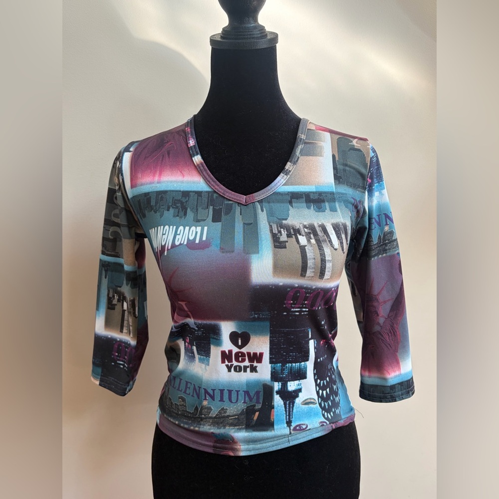 Joule Vintage Y2K 3/4 Sleeve Baby Tee NYC Pattern V-Neck Shirt Top Blouse Tee